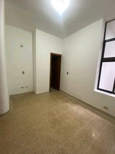 vendo_amplia_casa_en_laureles_1745439104-6056_2736.jpeg