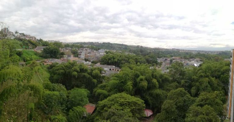 ARRIENDO AMPLIO APARTAMENTO CERCA A PROVIDENCIA Y LA 14 PEREIRA