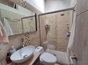 🏡 Hermosa Casa en Cabañas – 2 Pisos, Amplia y Moderna