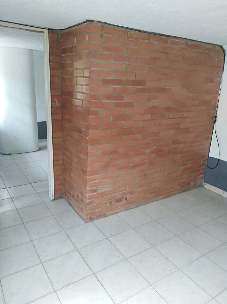 Arriendo habitación amoblada en casa familiar con todos los espacios pertinentes.