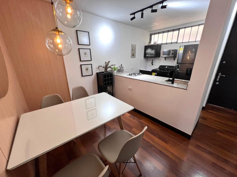 Arriendo apartaestudio. El Poblado, La Tomatera. Provenza.