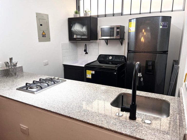 Arriendo apartaestudio. El Poblado, La Tomatera. Provenza.