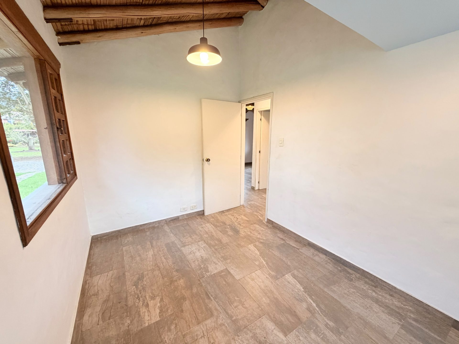 Arriendo Casa Campestre Cota Parcelas $ 2.950.000 con Servicios