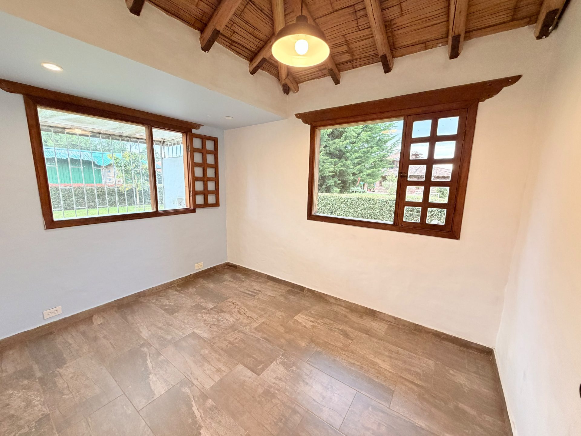 Arriendo Casa Campestre Cota Parcelas $ 2.950.000 con Servicios