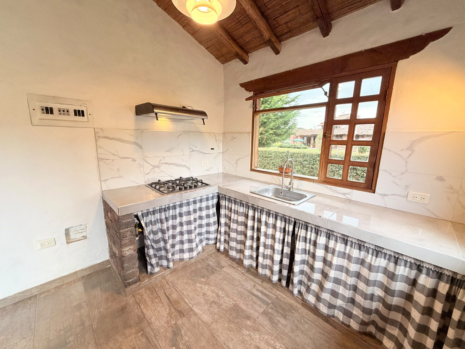 Arriendo Casa Campestre Cota Parcelas $ 2.950.000 con Servicios