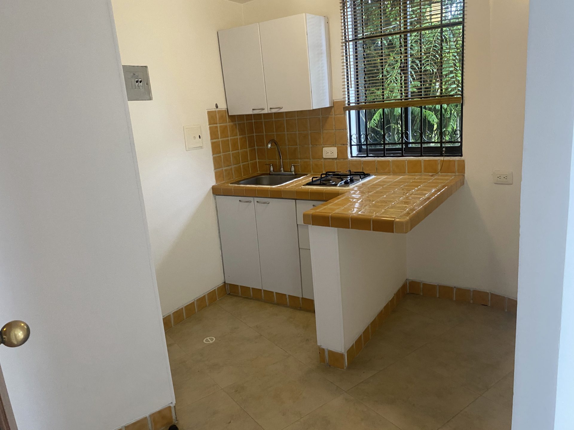 ARRIENDO APARTAESTUDIO VERSALLES MANIZALES | ARRIENDOS MANIZALES