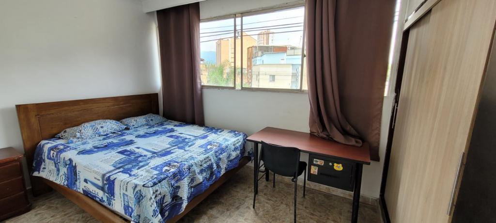 APARTAMENTO AMOBLADO LAURELES CERCA UPB TRES ALCOBAS