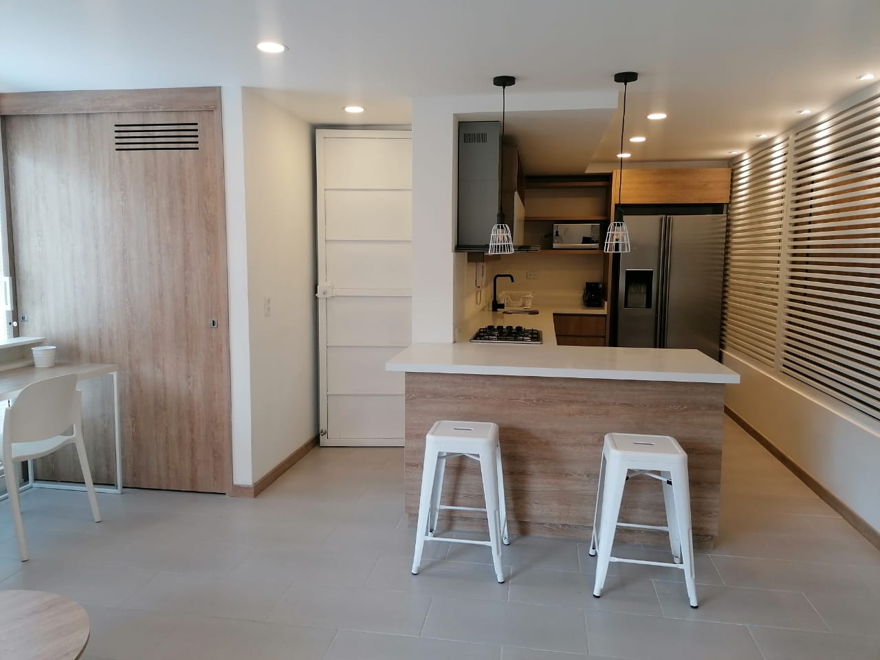 APARTAMENTO DUPLEX AMOBLADO EN ARRIENDO-CERCA DE LA 70