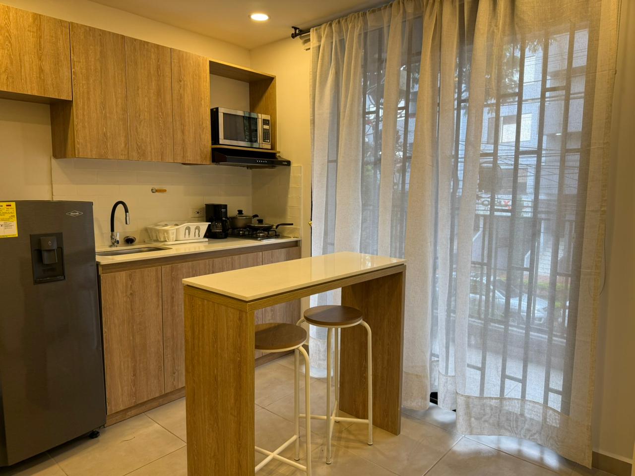 APARTAESTUDIO AMOBLADO EN ARRIENDO-CERCA DE LA 70