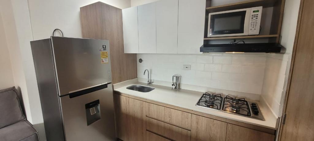 APARTAESTUDIO AMOBLADO EN ARRIENDO- CERCA DE LA 70