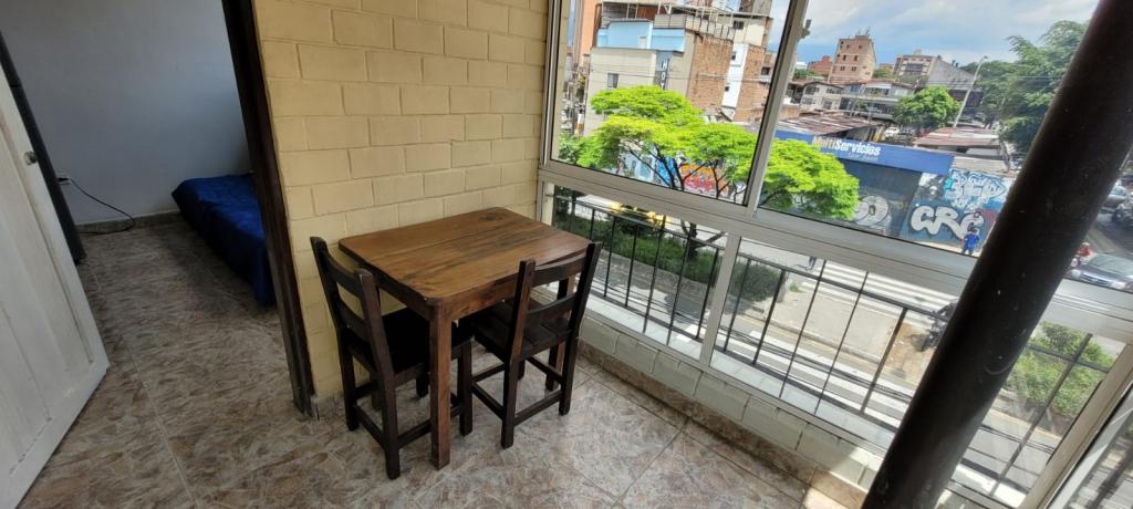 APARTAMENTO AMOBLADO LAURELES CERCA UPB TRES ALCOBAS