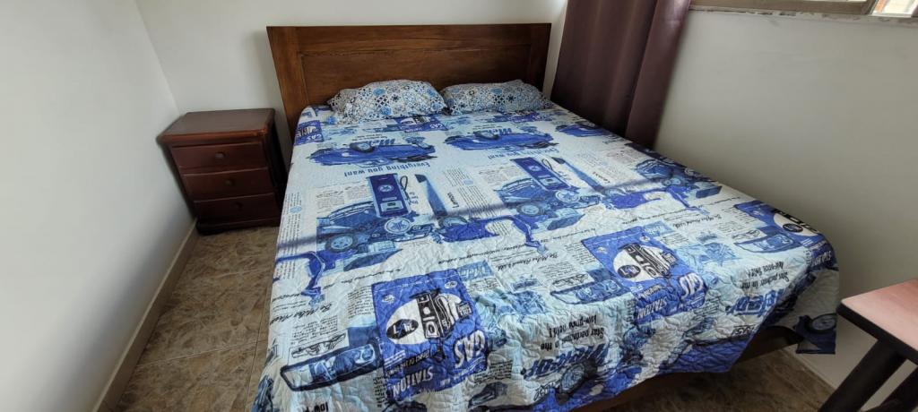 APARTAMENTO AMOBLADO LAURELES CERCA UPB TRES ALCOBAS
