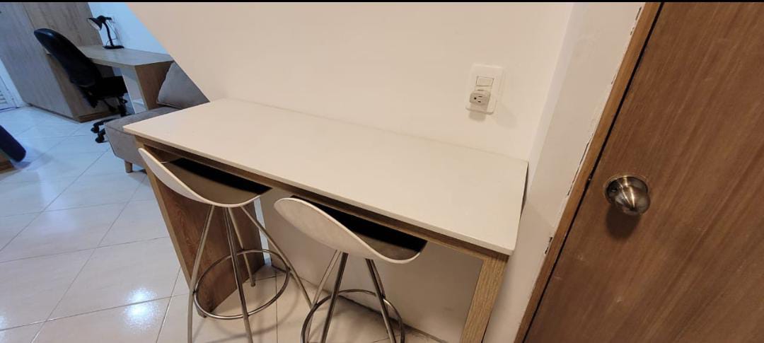 APARTAESTUDIO AMOBLADOD EN ARRIENDO, LAURELES-ESTADIO CERCA DE UPB