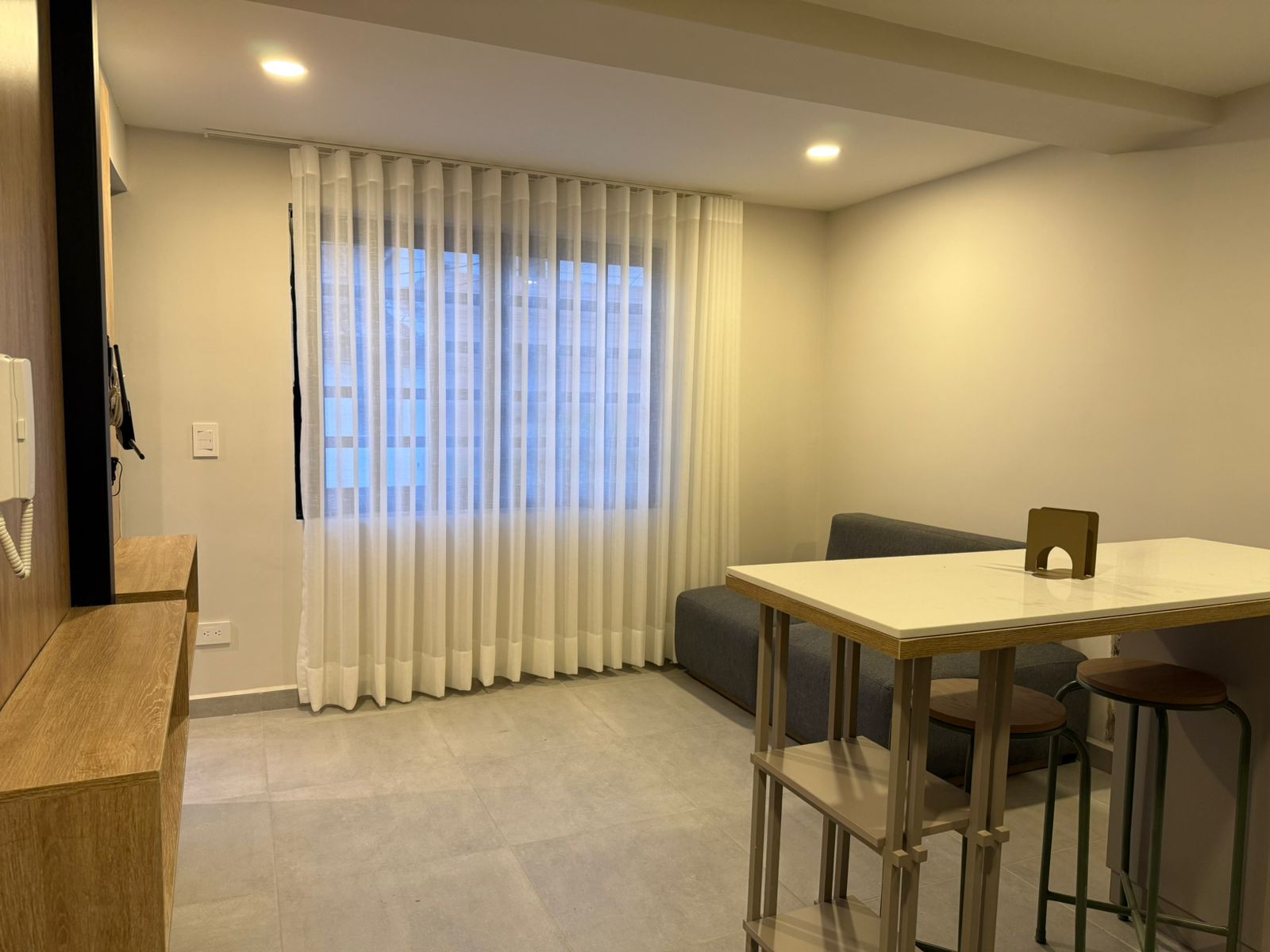 APARTAMENTO DUPLEX AMOBLADO EN ARRIENDO-CERCA DE LA 70