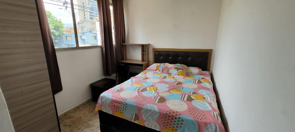 APARTAMENTO AMOBLADO LAURELES CERCA UPB TRES ALCOBAS