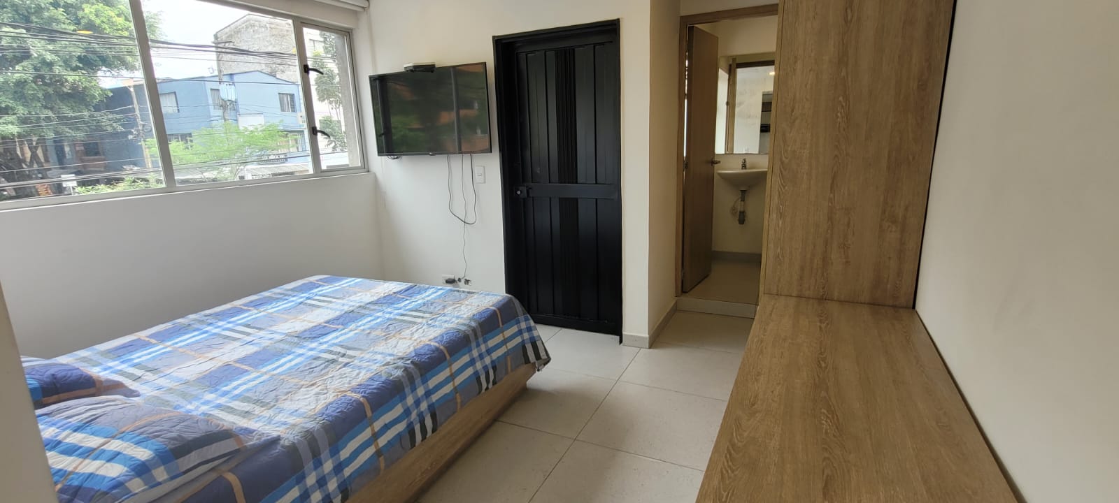 APARTAESTUDIO AMOBLADO EN ARRIENDO-CERCA DE LA 70