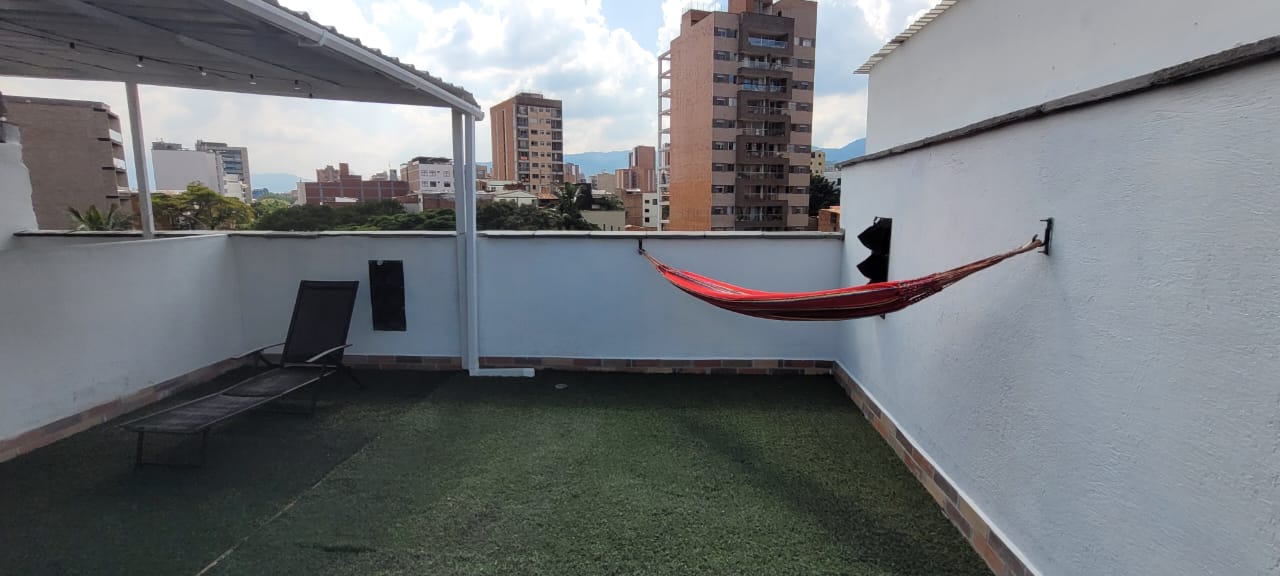 APARTAESTUDIOS CON JACUZZI PRIMER PARQUE DE LAURELES