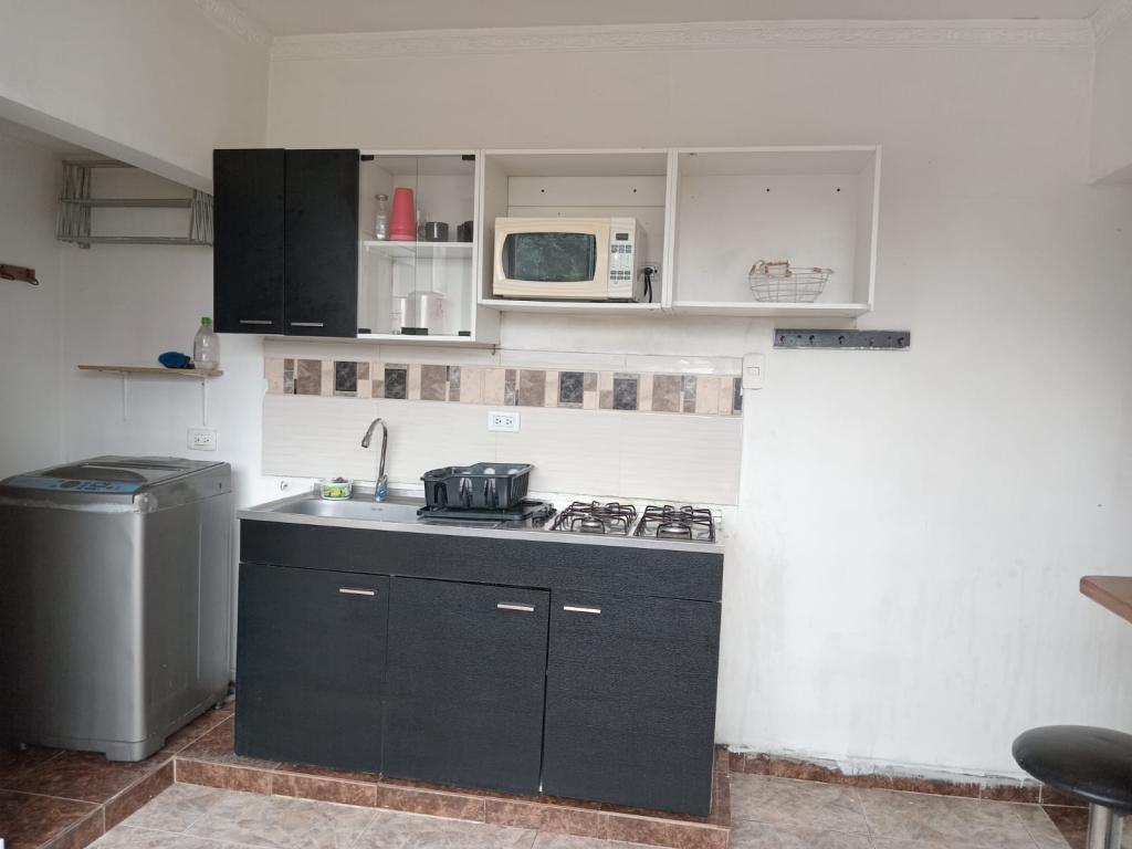 APARTAMENTO AMOBLADO EN ARRIENDO CERCA DE LA 70 Y DEL ESTADIO