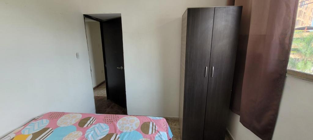 APARTAMENTO AMOBLADO LAURELES CERCA UPB TRES ALCOBAS