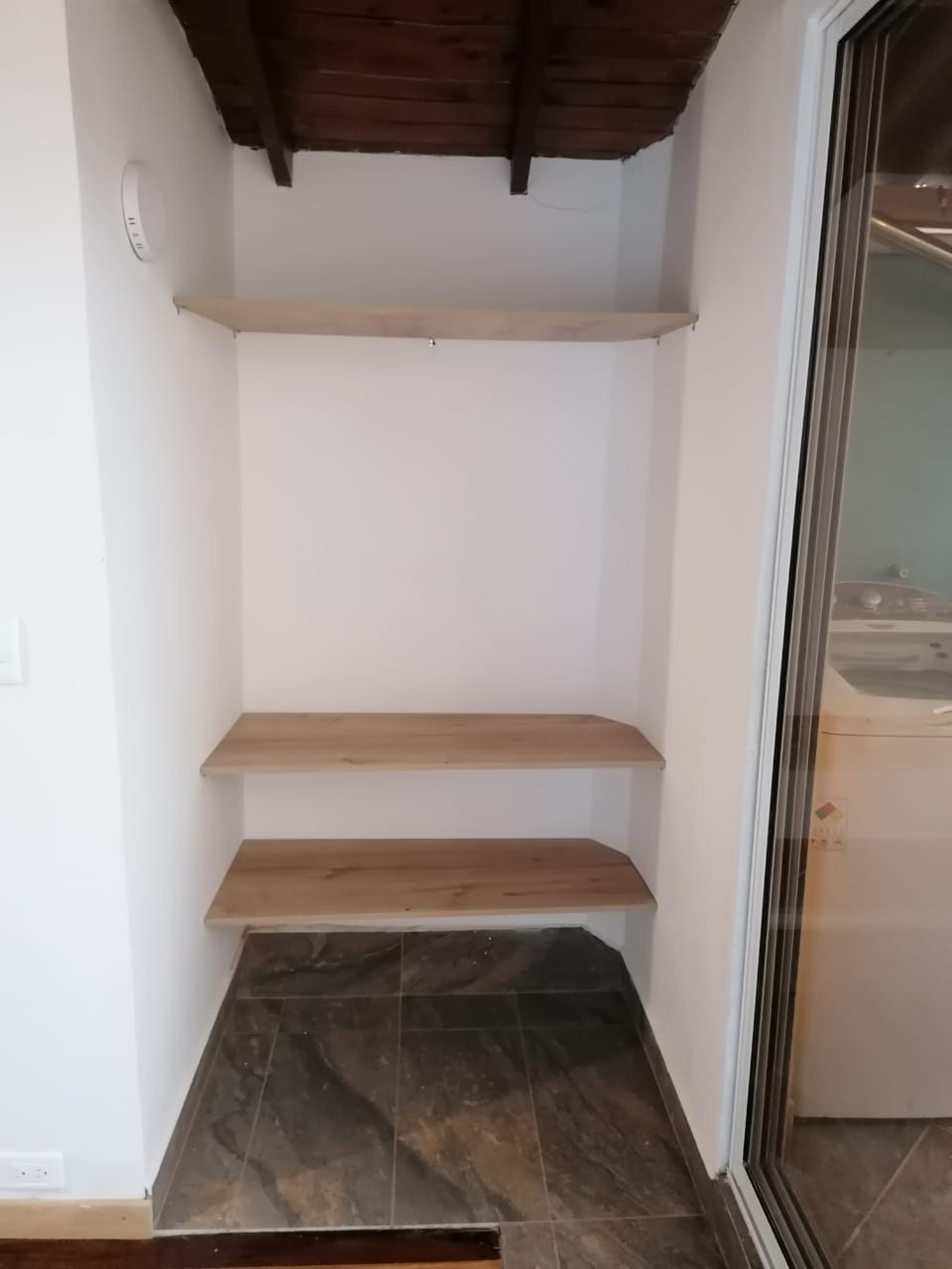 APARTAMENTO DÚPLEX AMOBLADO EN ARRIENDO-CERCA DE LA 70