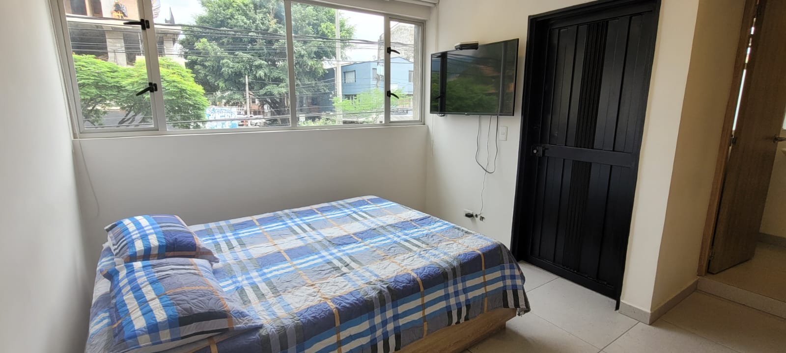 APARTAESTUDIO AMOBLADO EN ARRIENDO-CERCA DE LA 70