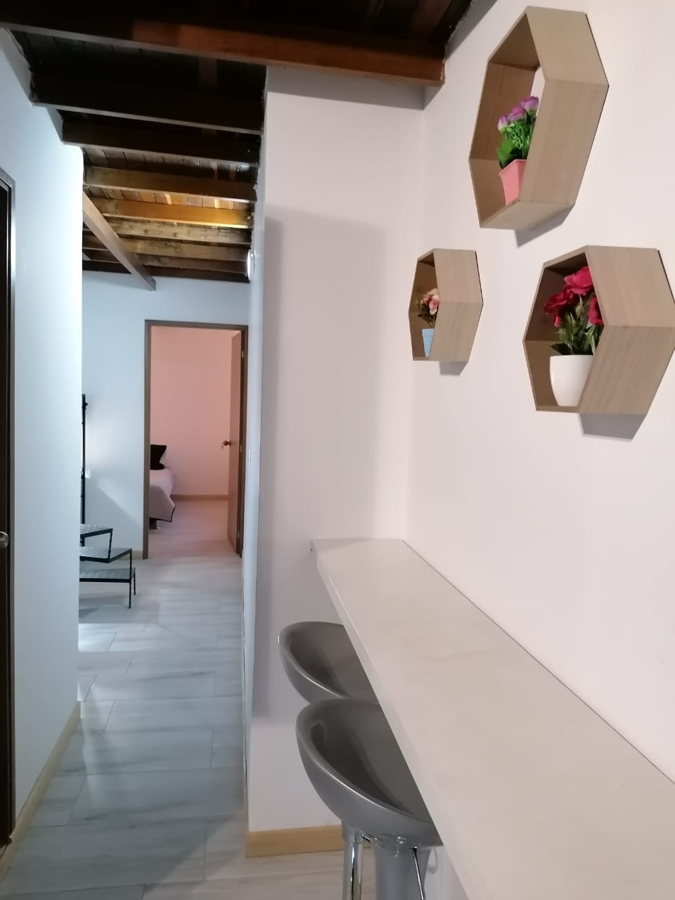 APARTAMENTO DÚPLEX AMOBLADO EN ARRIENDO-CERCA DE LA 70