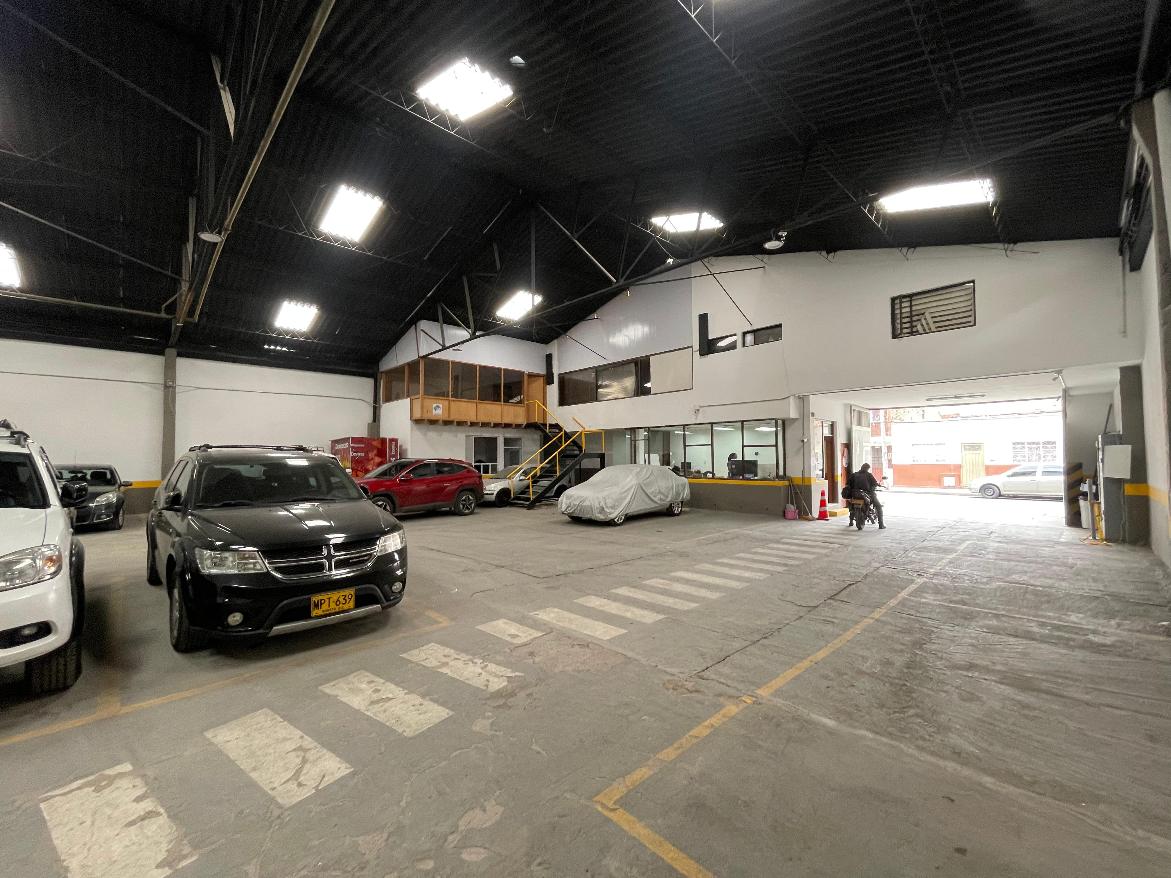 OFICINA DE 1.369 M2 EN ARRIENDO, PUENTE ARANDA