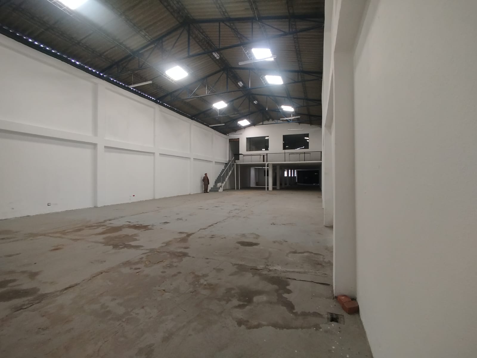 OFICINA DE 1.369 M2 EN ARRIENDO, PUENTE ARANDA