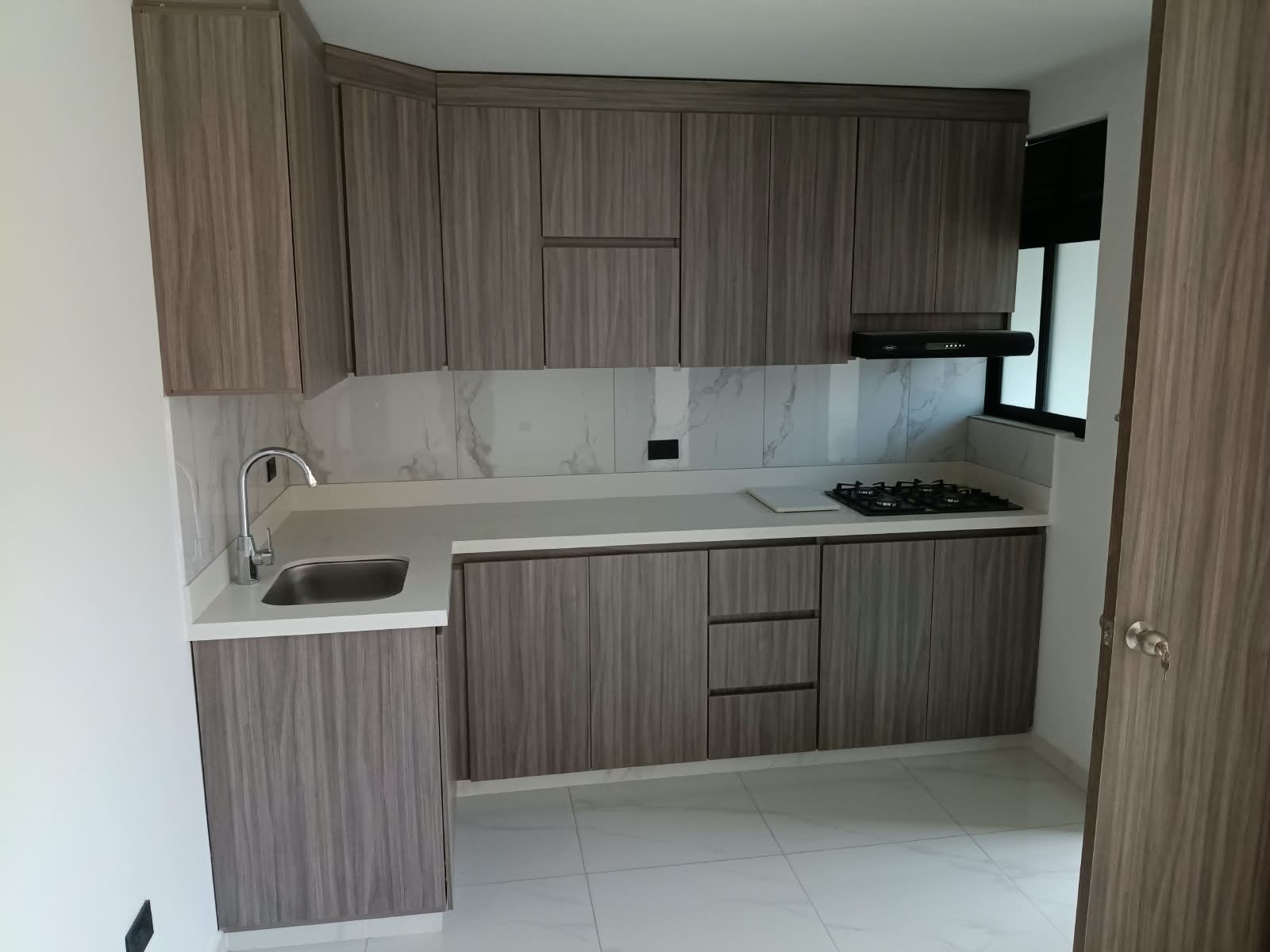 APARTAMENTO DÚPLEX AMOBLADO EN ARRIENDO-CERCA DE LA 70