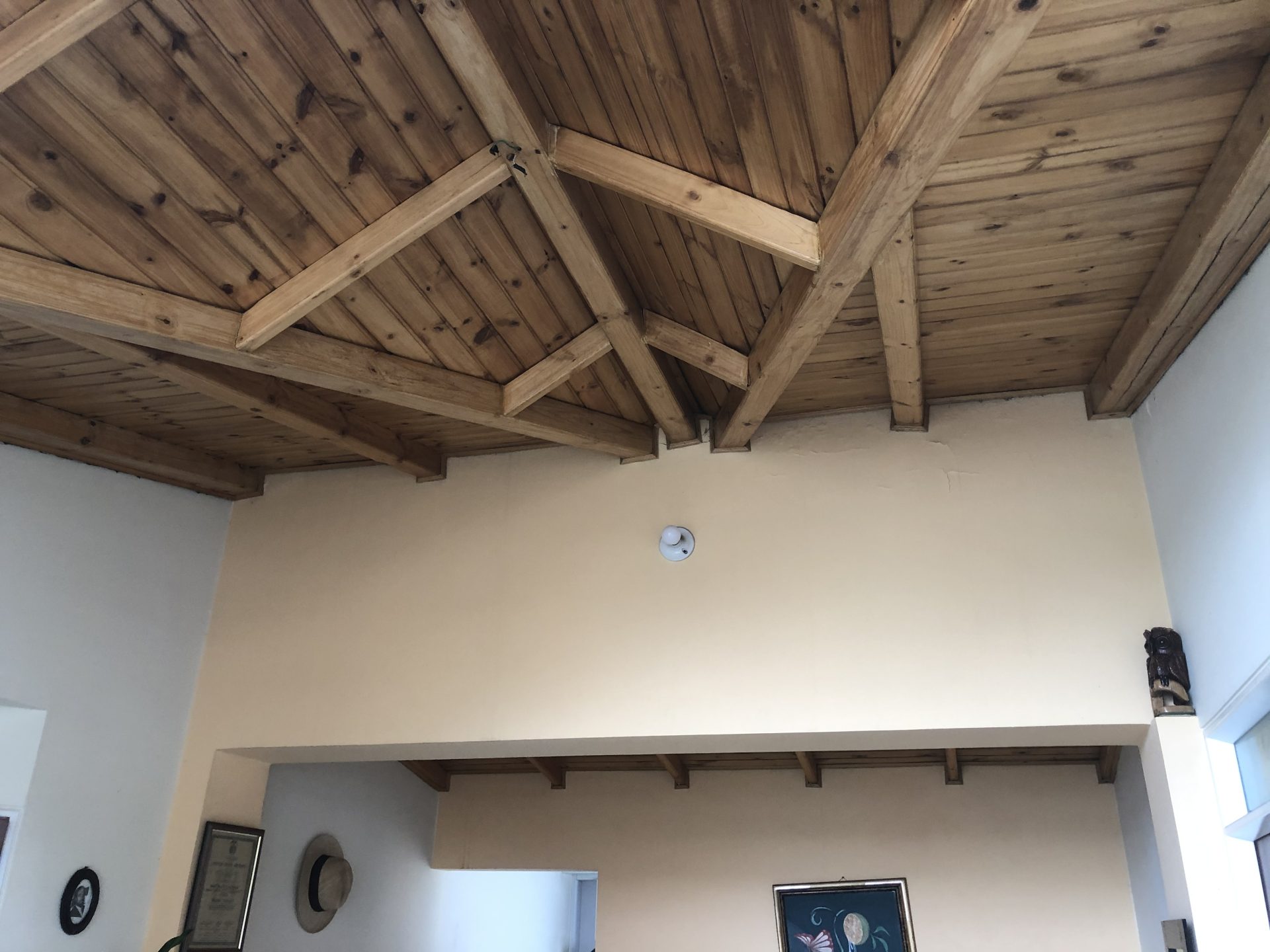 APARTAESTUDIO CON BAÑO Y COCINA PRIVADO CON SERVICIOS DE AGUA, GAS NATURAL, LUZ E INTERNET