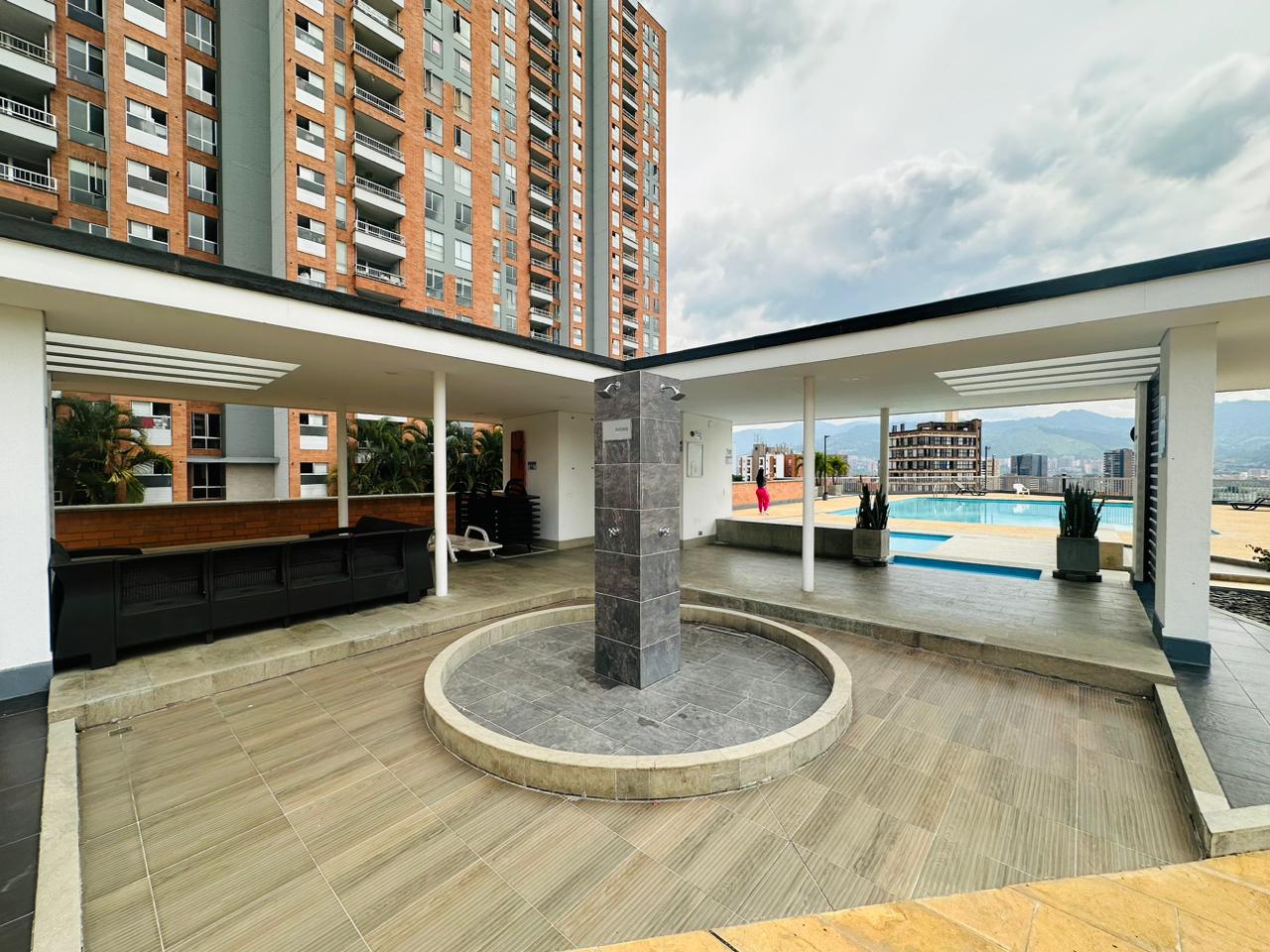 Amplio Apartamento Amoblado En El Poblado- San Julian