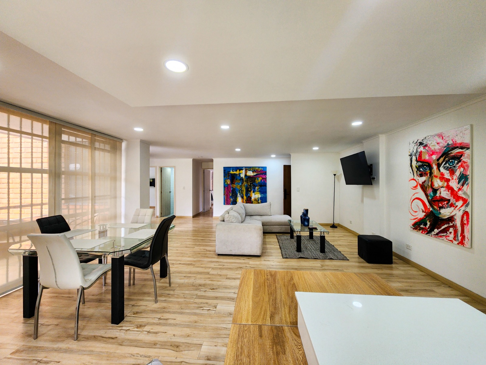 Apartamento Amoblado con Terraza Privada, Medellin- Poblado