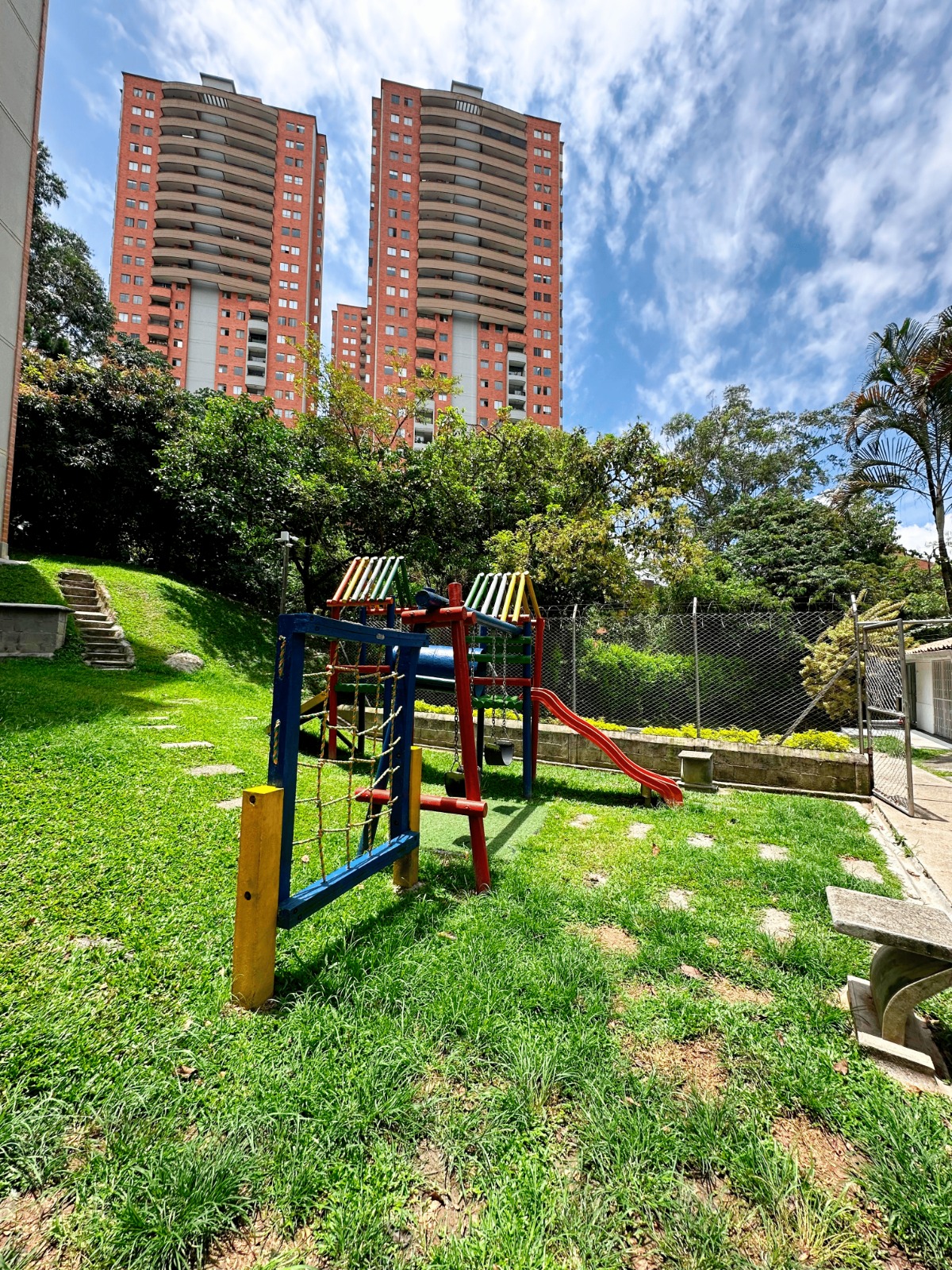 Hermoso Apartamento Amoblado en Loma del Indio
