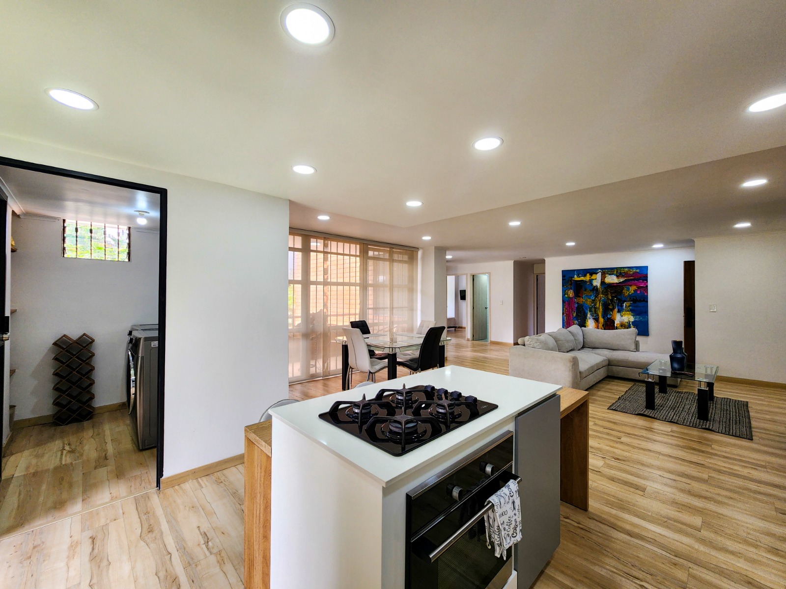 Apartamento Amoblado con Terraza Privada, Medellin- Poblado