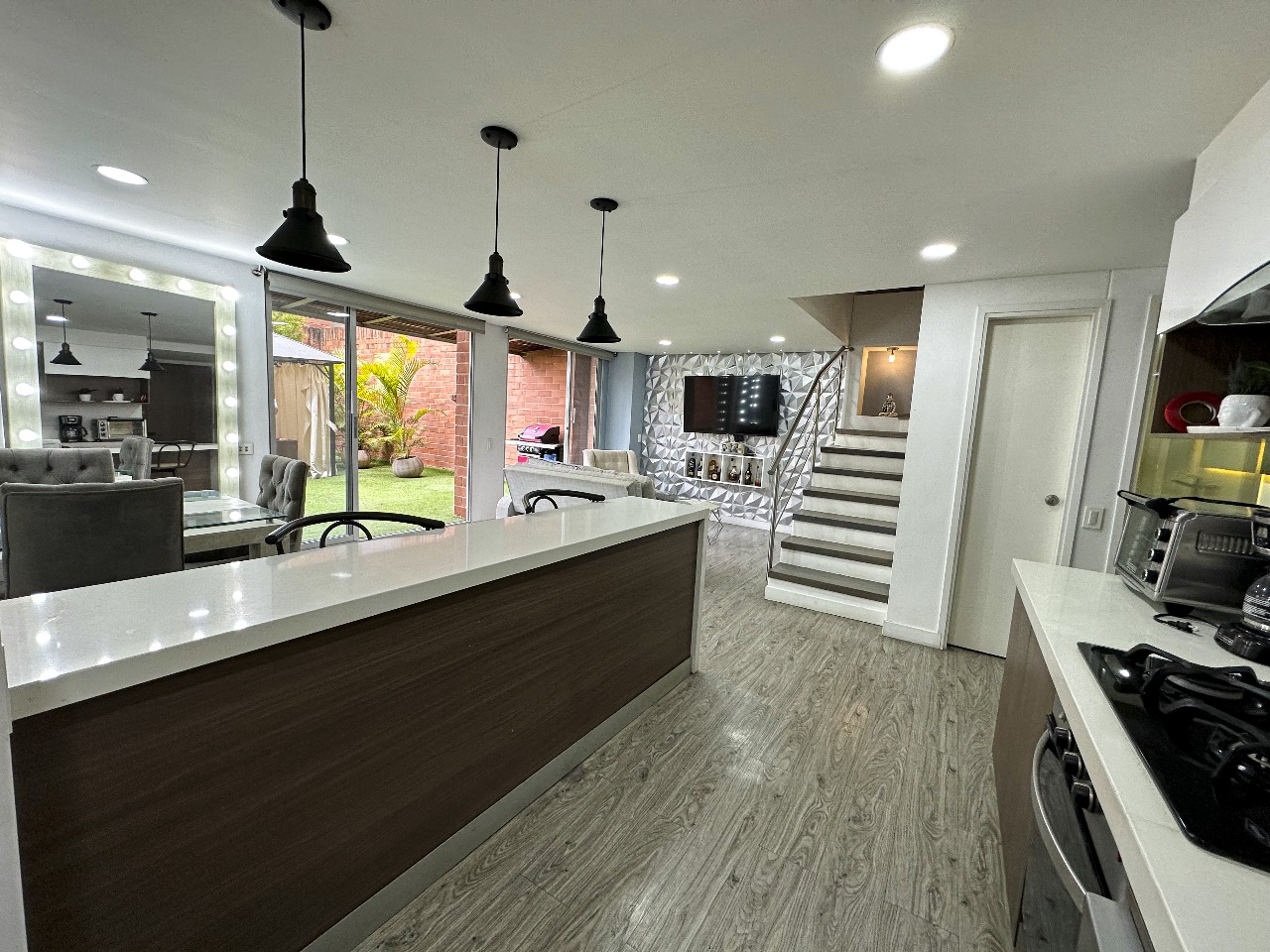 Apartamento Con Terraza Privada – Poblado Medellin