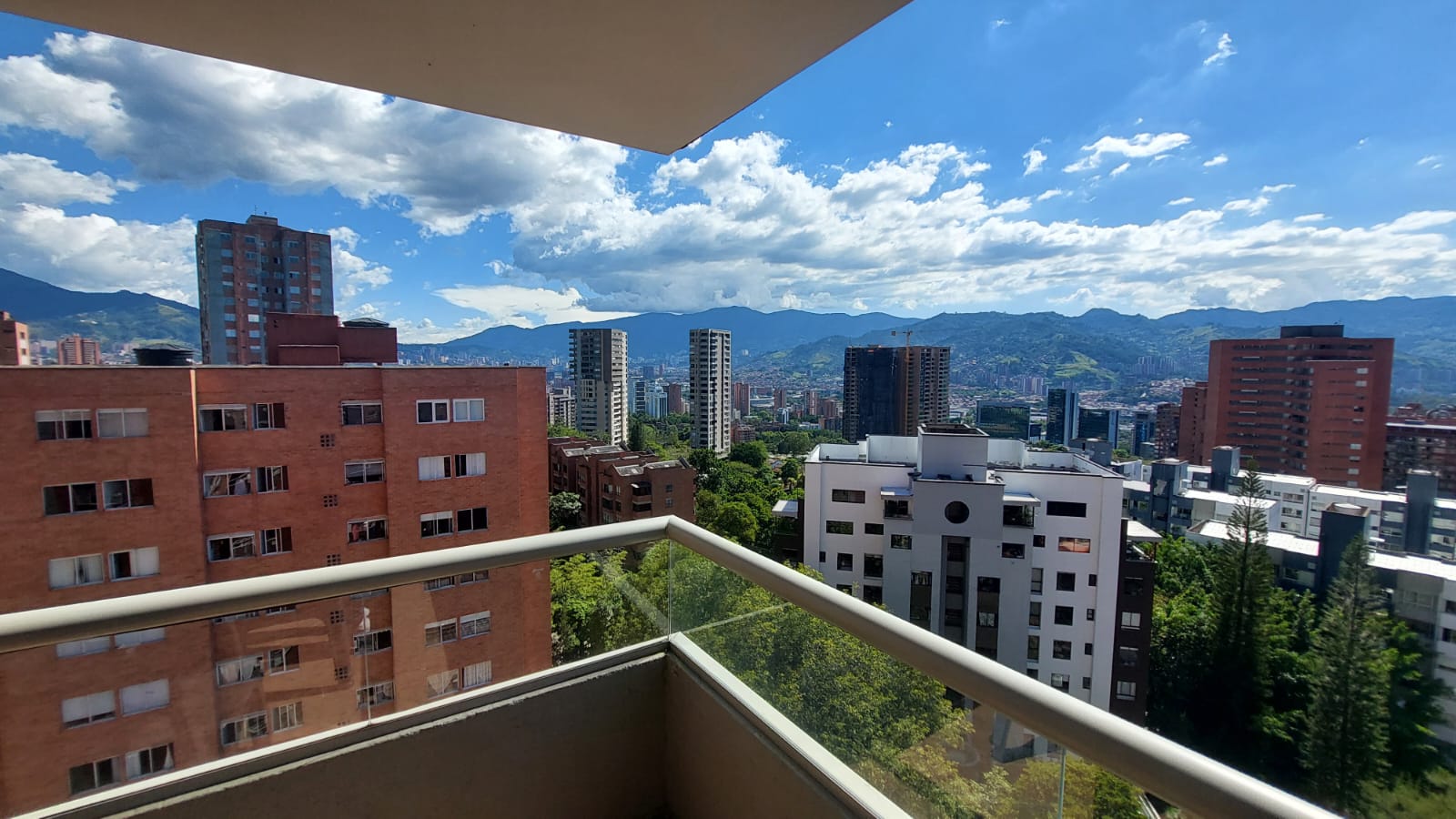 APARTAMENTO AMOBLADO – LOS BALSOS, EL POBLADO