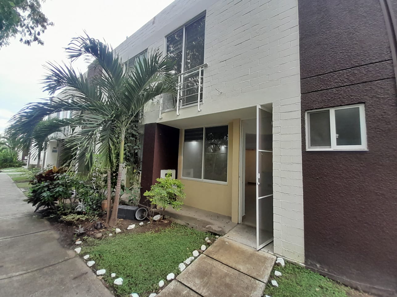 CASA EN VENTA O ARRIENDO BAHIA SOLERO MALAGA RICAURTE C/MARCA