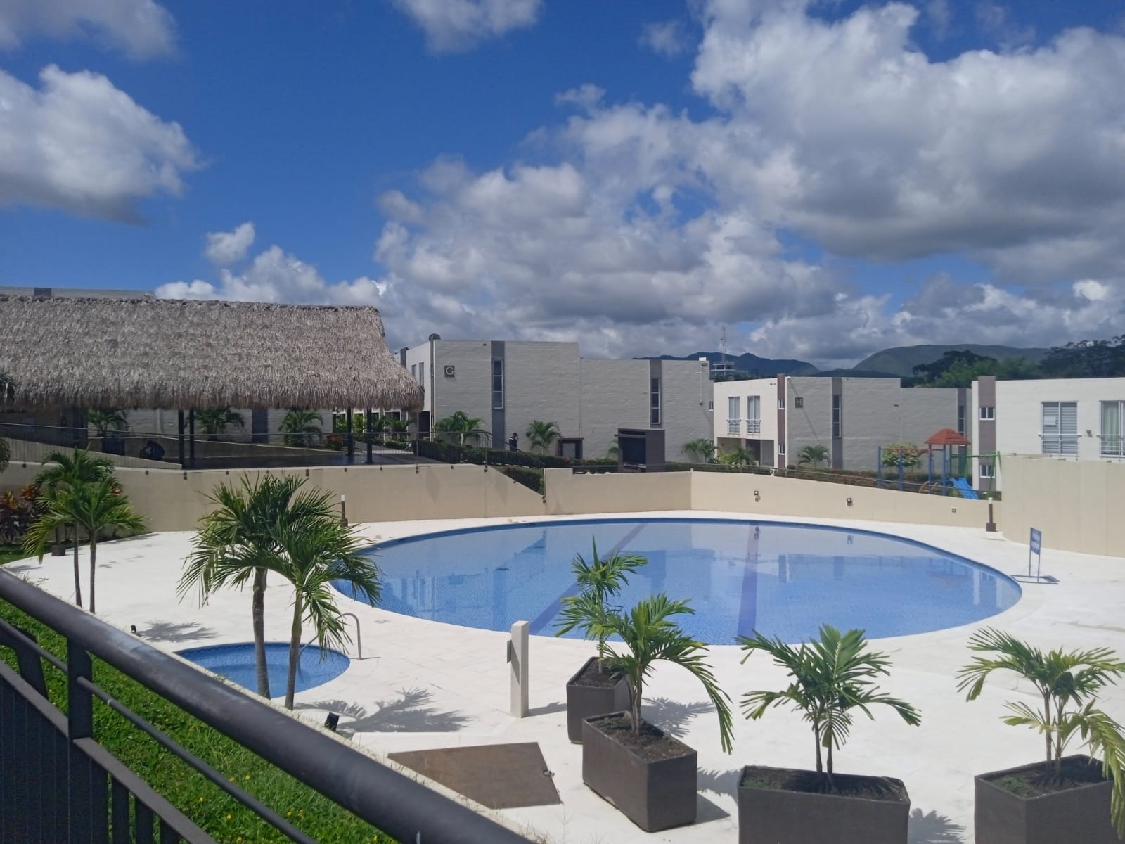 CASA EN VENTA O ARRIENDO BAHIA SOLERO MALAGA RICAURTE C/MARCA