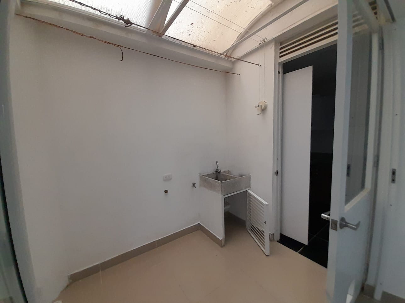 CASA EN VENTA O ARRIENDO BAHIA SOLERO MALAGA RICAURTE C/MARCA