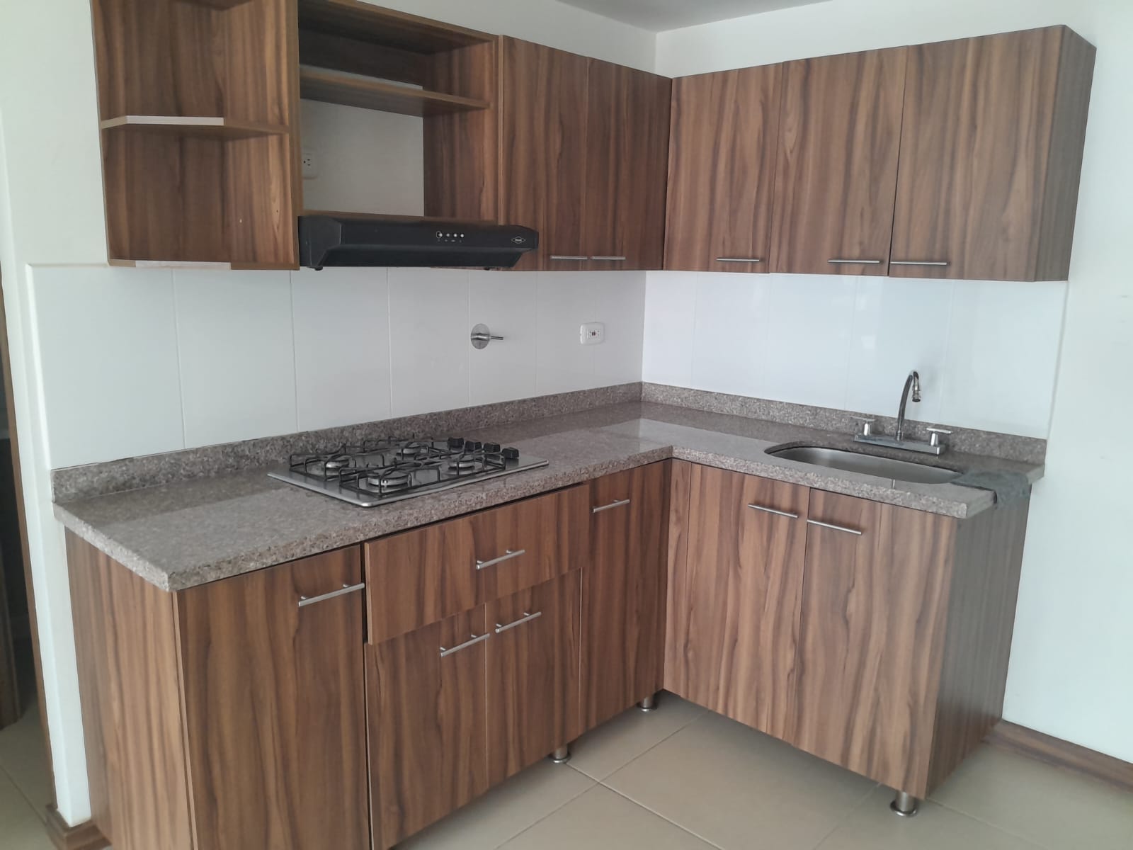 LOCAL COMERCIAL EN ARRIENDO EN LA CEJA A DOS CUADRAS DEL PARQUE.