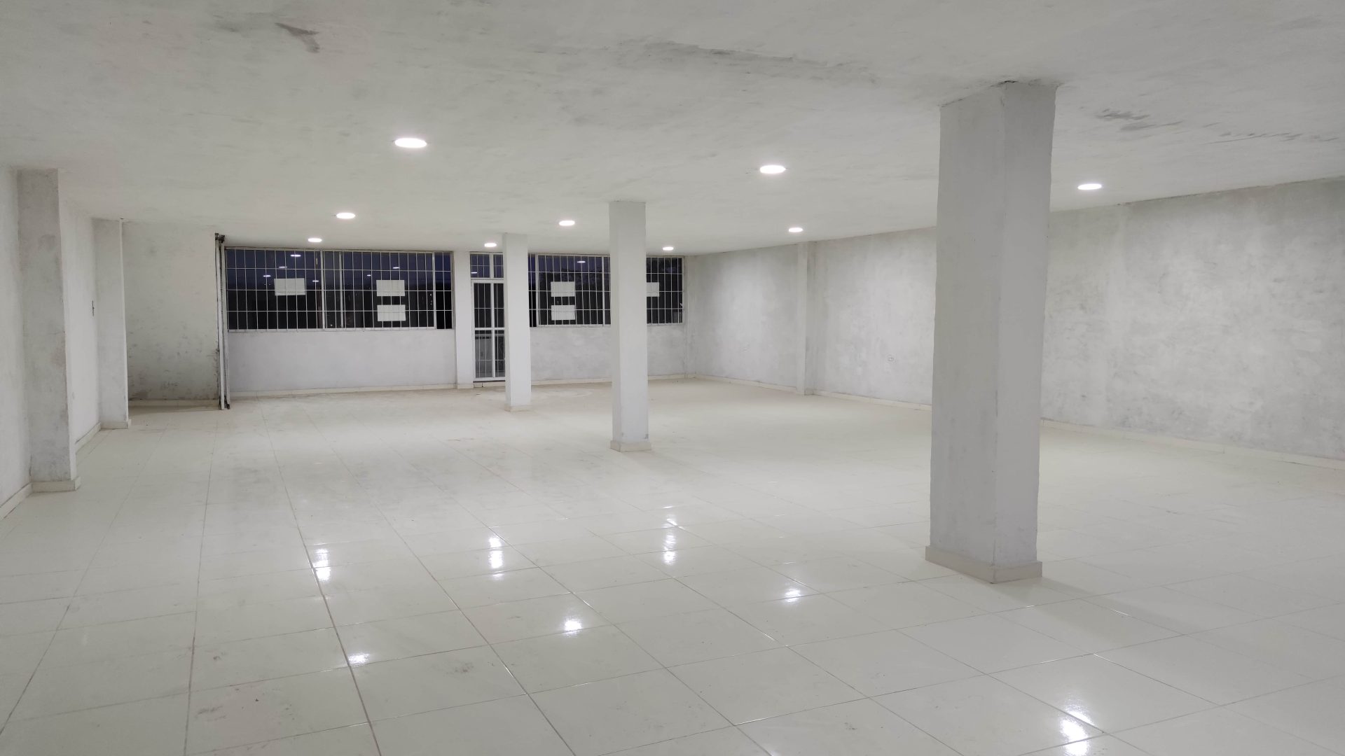 ARRIENDO INMUEBLE PARA OFICINAS SOBRE TRONCAL DE ENTRADA A CARTAGENA