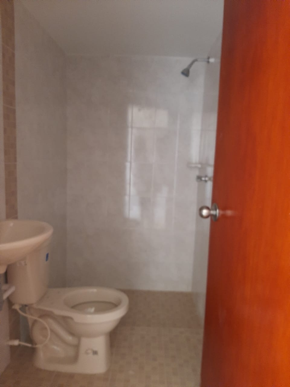 ARRIENDO BODEGA CERCA CARRETERA PPAL DE OLAYA