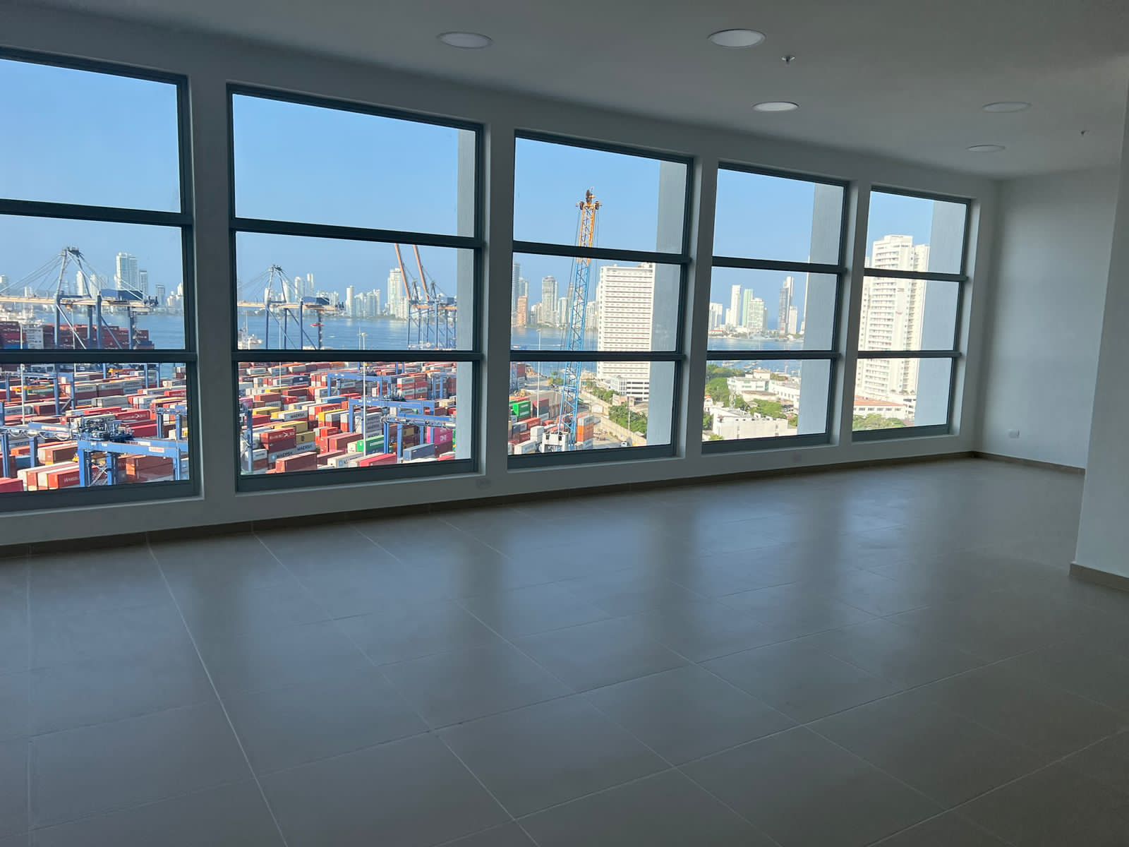 SE ARRIENDA APARTAMENTO EN EL CENTRO HOSTÓRICO 3 ALCOBAS DUPLEX