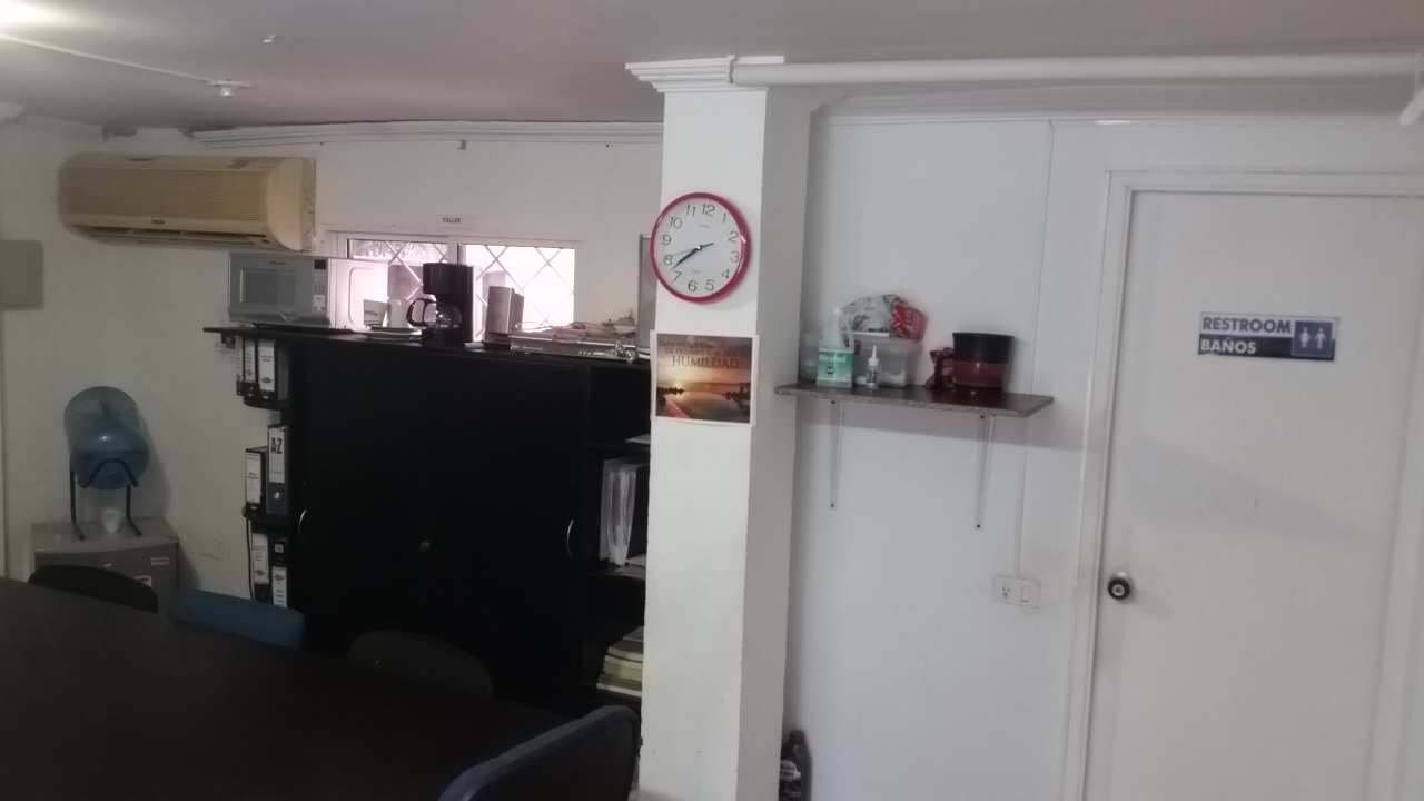 Local comercial frente avenida via Ternera Cgena
