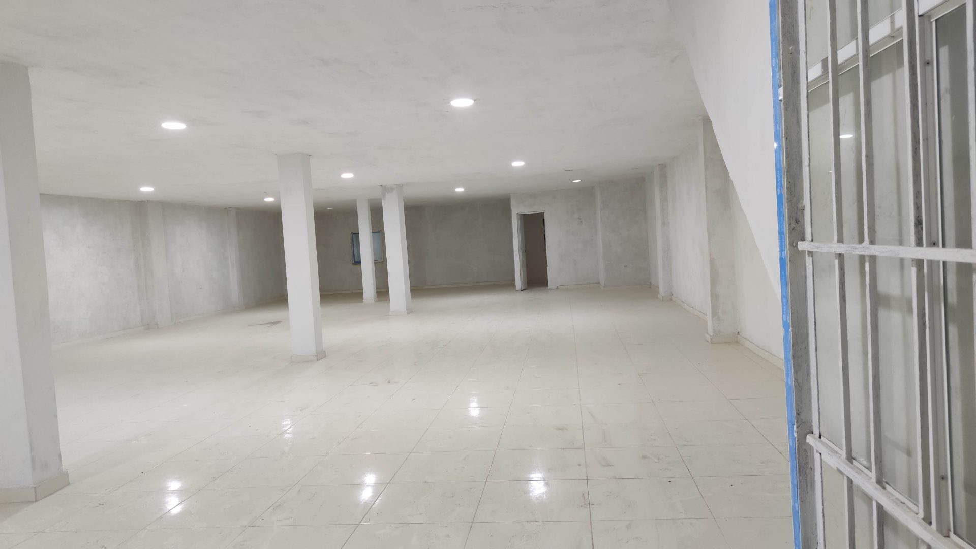 ARRIENDO INMUEBLE PARA OFICINAS SOBRE TRONCAL DE ENTRADA A CARTAGENA