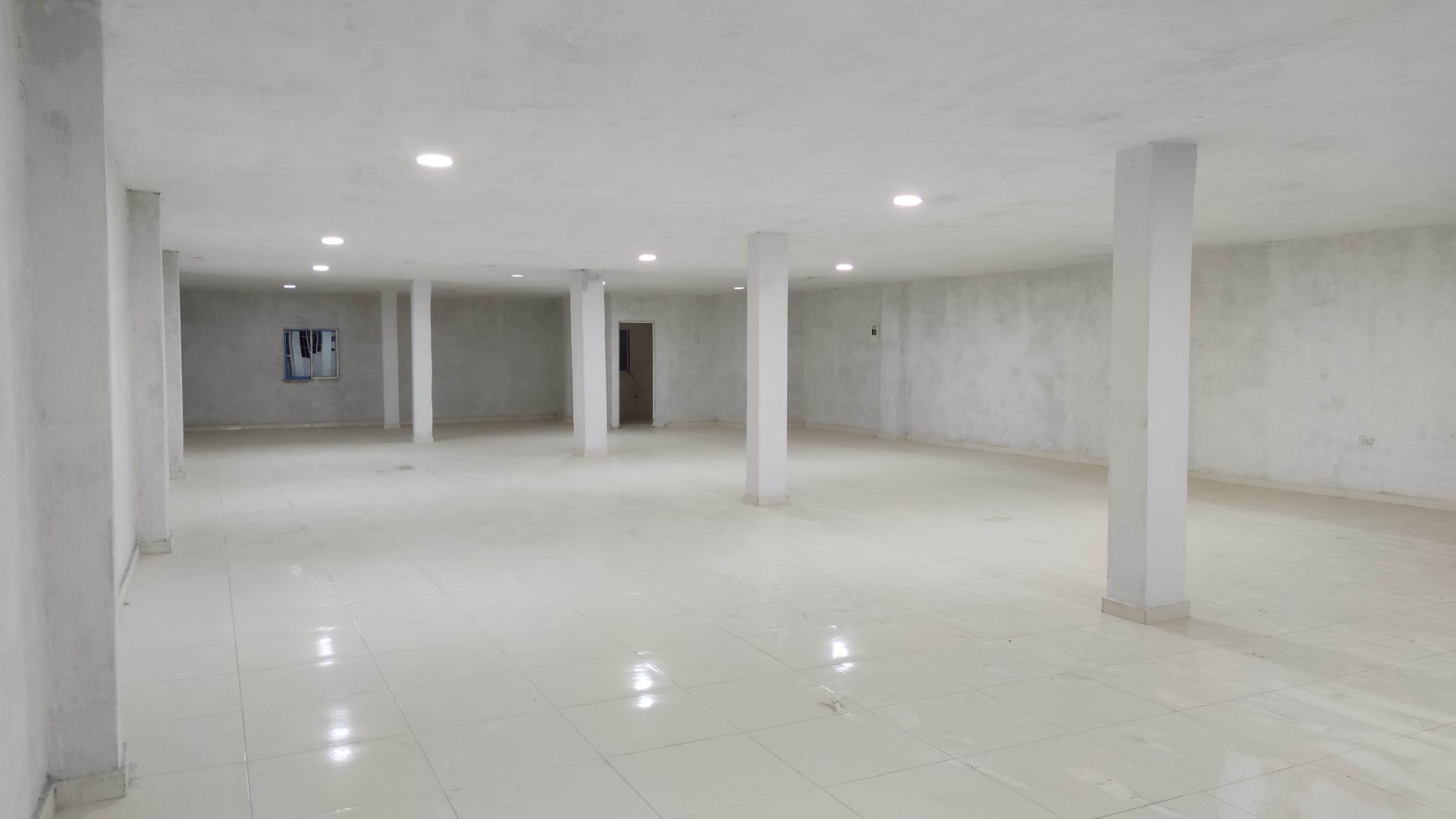 ARRIENDO INMUEBLE PARA OFICINAS SOBRE TRONCAL DE ENTRADA A CARTAGENA