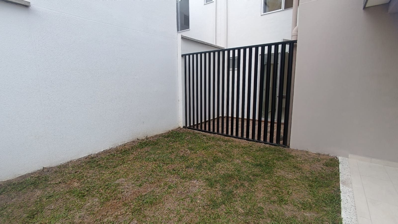 SE RENTA HERMOSA CASA NUEVA EN GALICIA DE 2 NIVELES