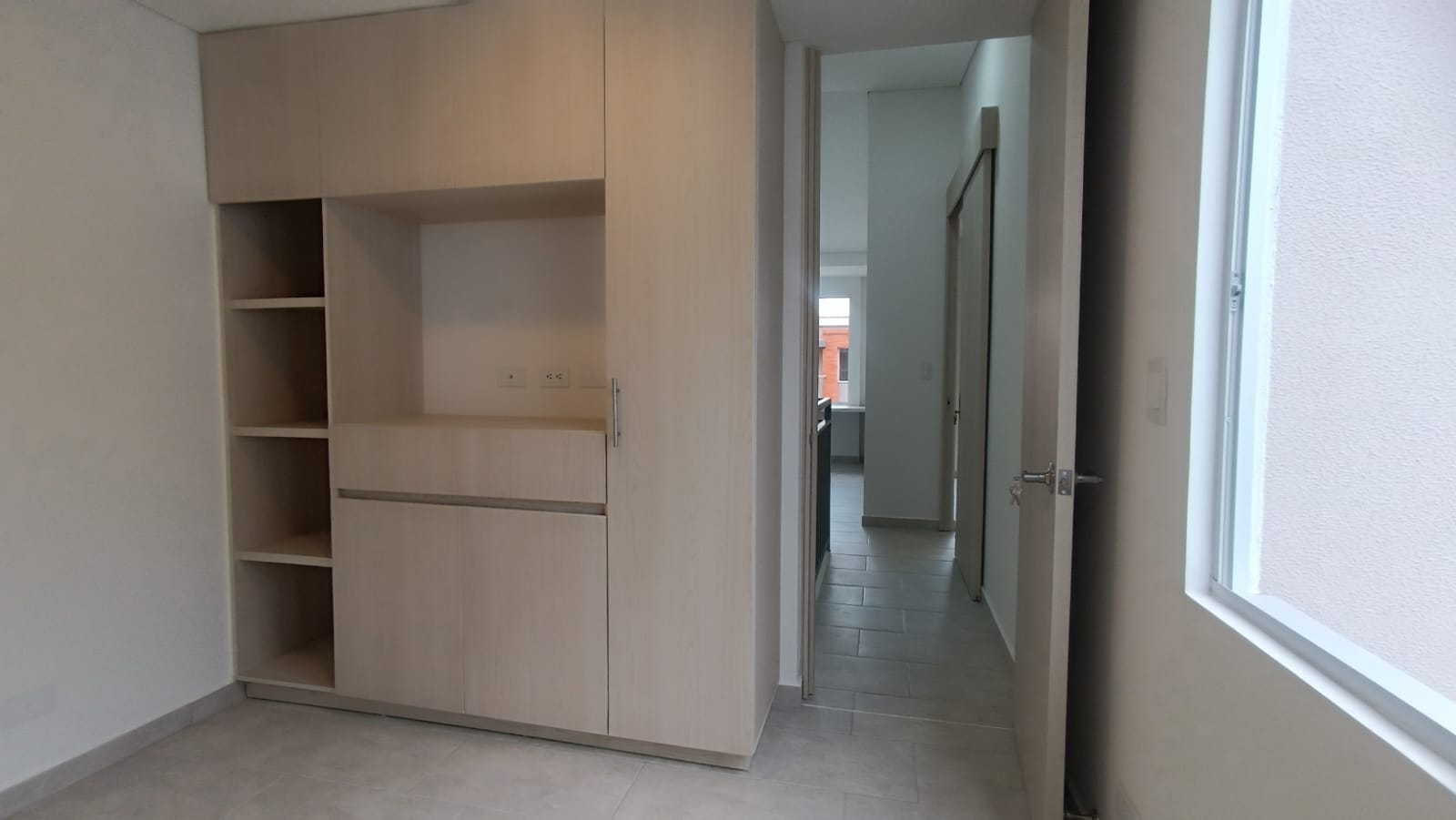 SE RENTA HERMOSA CASA NUEVA EN GALICIA DE 2 NIVELES