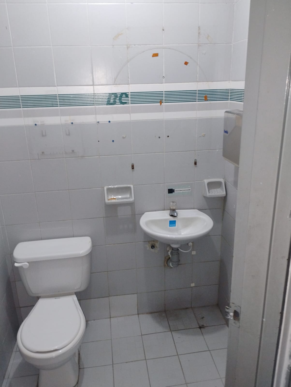 ALQUILO LOCAL COMERCIAL AVENIDA SEXTA CALI