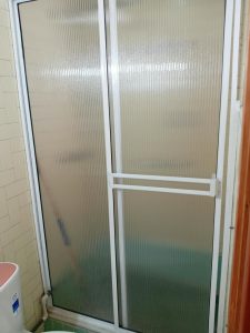 APARTAESTUDIO CON BAÑO Y COCINA PRIVADO CON SERVICIOS DE AGUA, GAS NATURAL, LUZ E INTERNET
